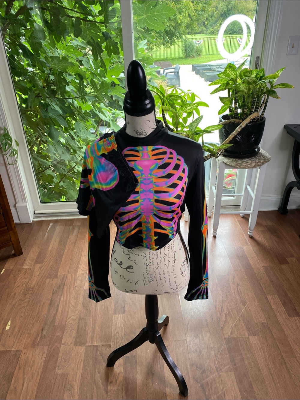 ROMWE Black Long Sleeve Crop Top with Neon Rainbow Skeleton Motif